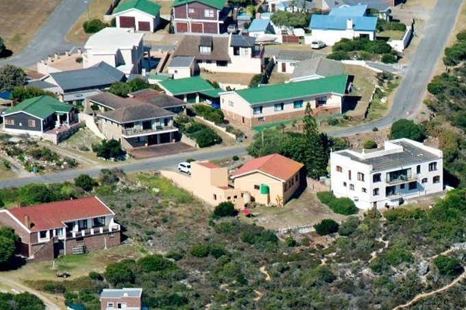 The position of the house 
( in the circle on the left ) above and close to the river 